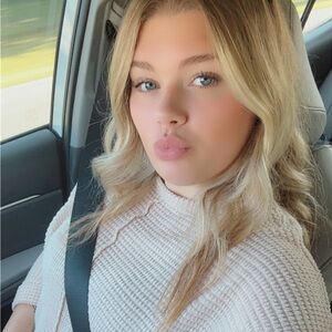 Meet your Posher, Ella